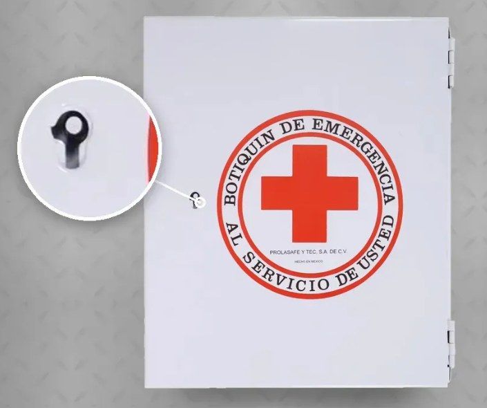 Cerradura de llave en la puerta del botiquín mediano